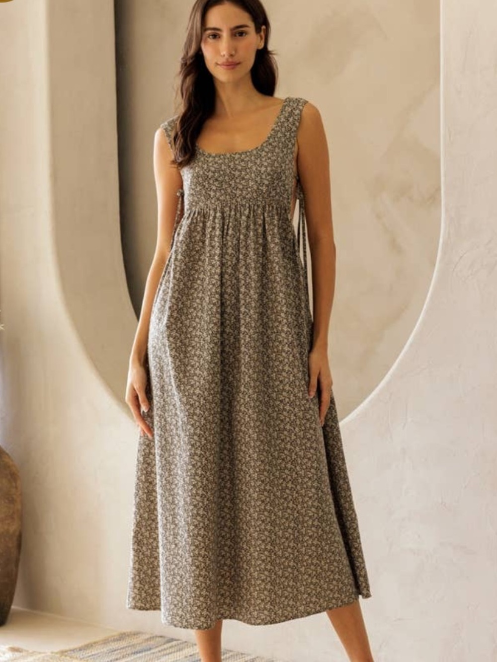 Woman’s Storia Floral Sleeveless Midi Dress